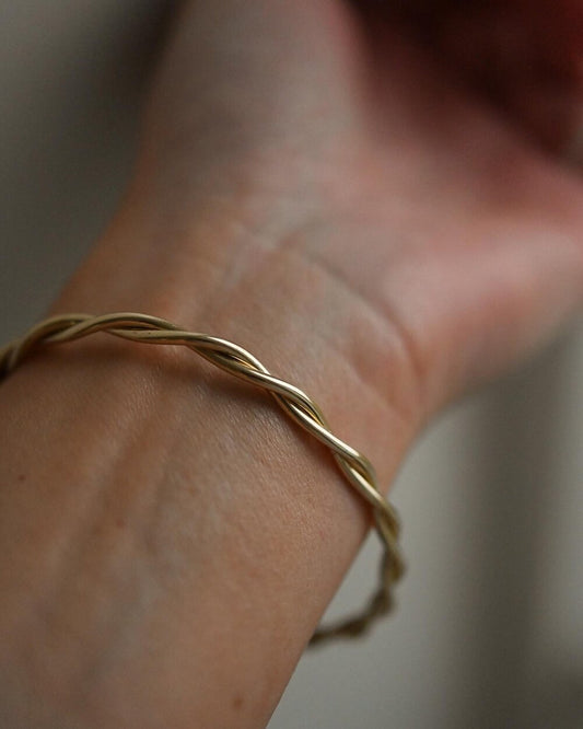 Band Twist Brass Adjustable Bracelet (Anti Tarnish)