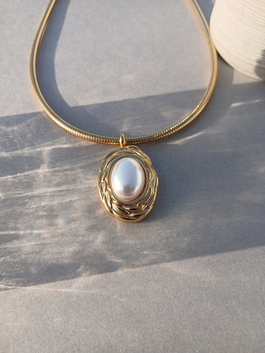 White Pearl Gold Solid Choker Renaissance Tudor Necklace (Anti Tarnish)