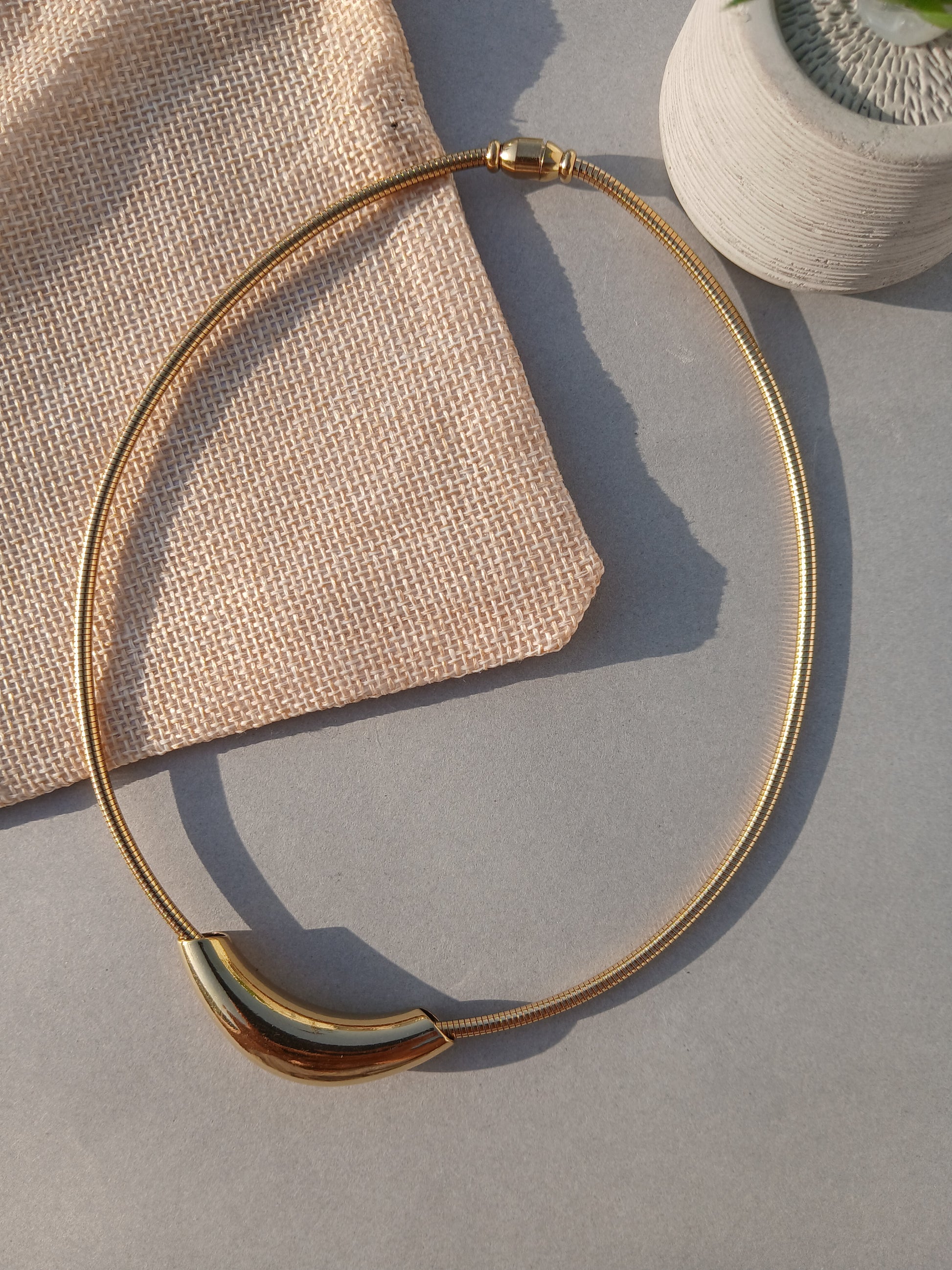 gold choker necklace or rigid collar necklace(Anti Tarnish)