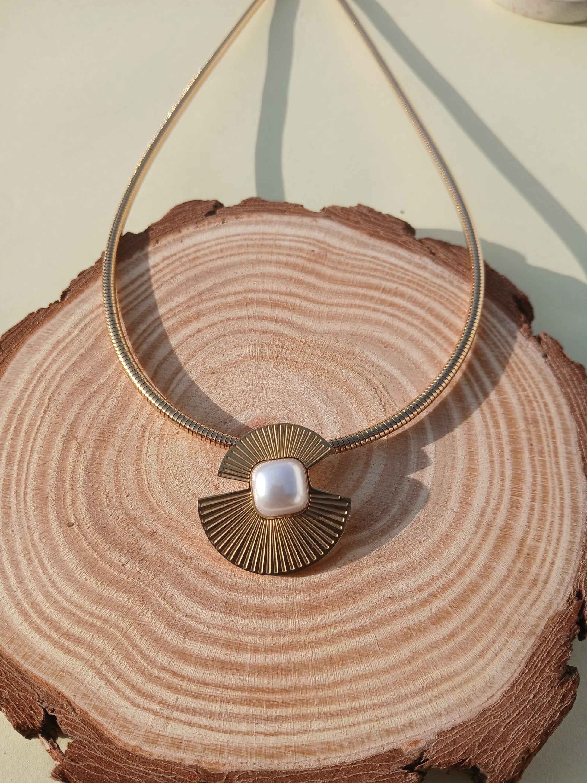 White Pearl Gold Choker Renaissance Tudor Necklace (Anti Tarnish)