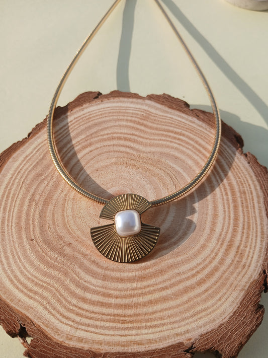 White Pearl Gold Choker Renaissance Tudor Necklace (Anti Tarnish)