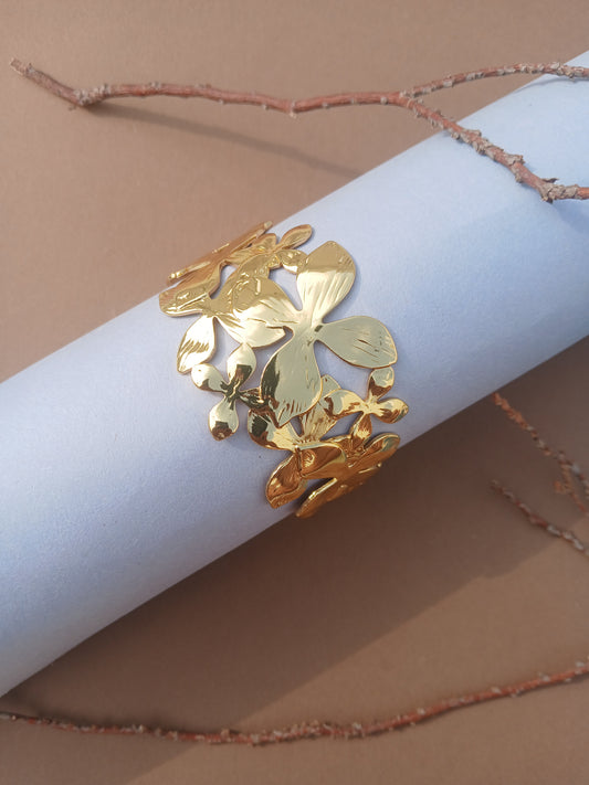 gold-toned floral cuff bracelet (Anti Tarnish)