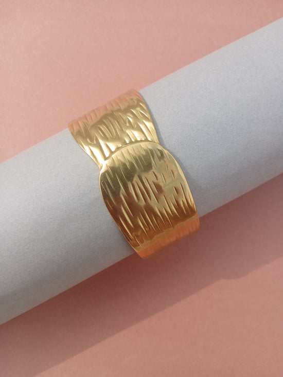 gold-plated bangle with a textured, hammered finish (Anti Tarnish)