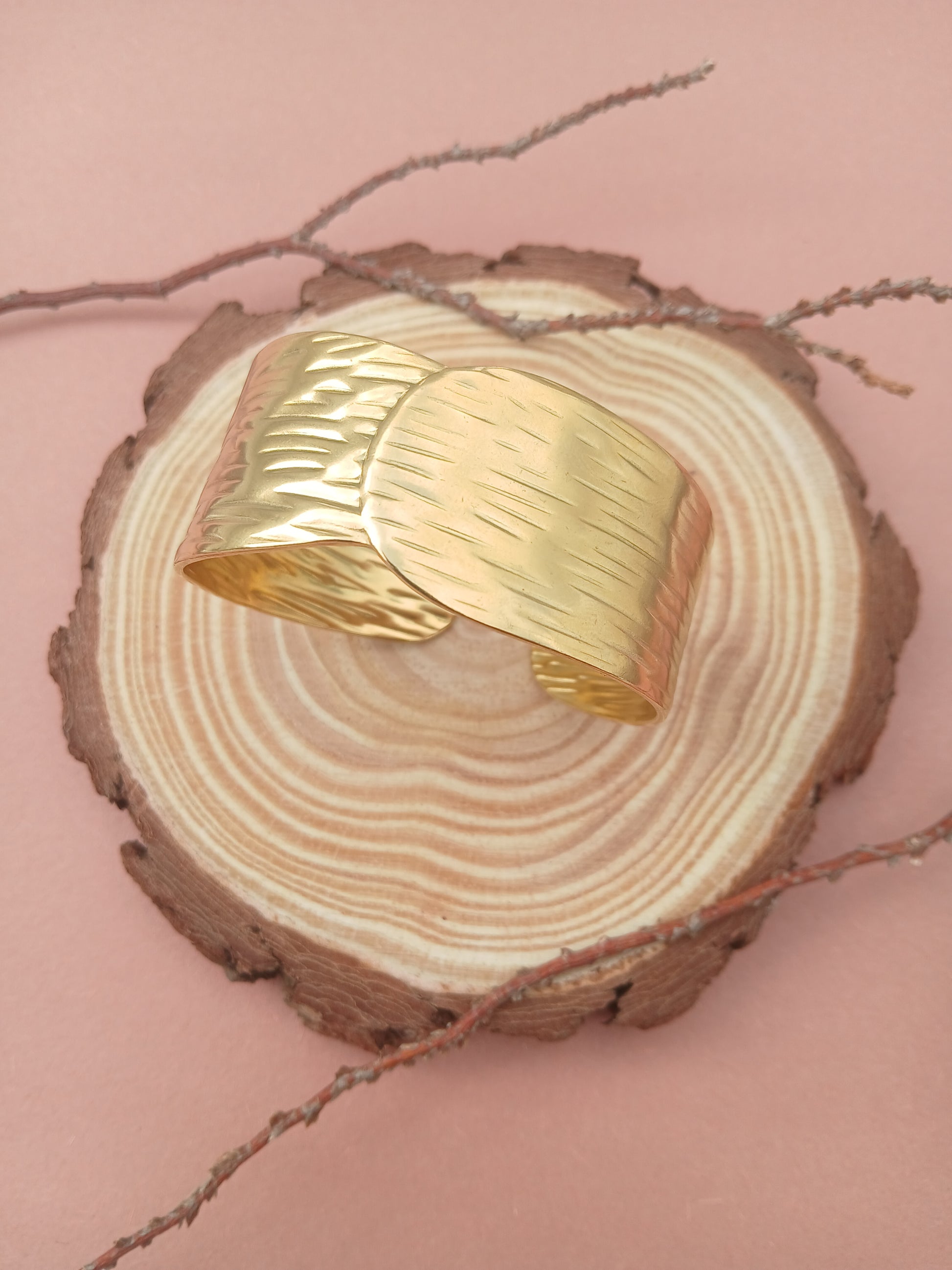 gold-plated bangle with a textured, hammered finish (Anti Tarnish)