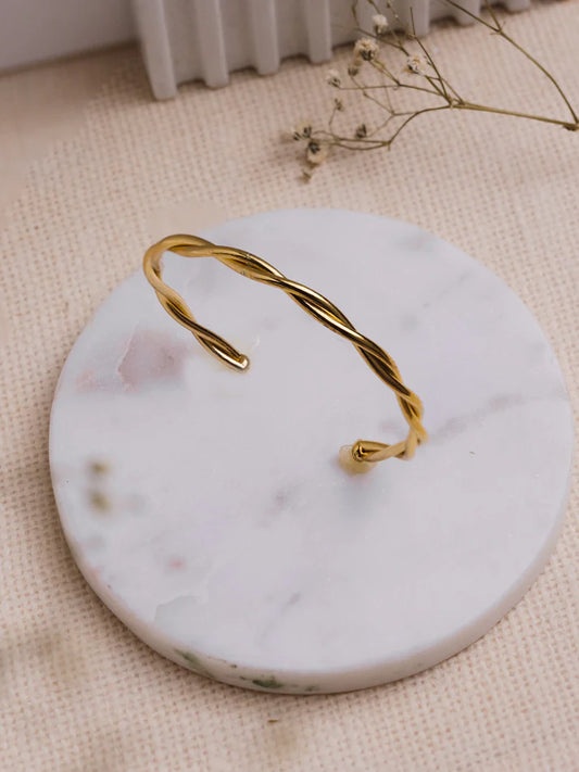 Band Twist Brass Adjustable Bracelet (Anti Tarnish)
