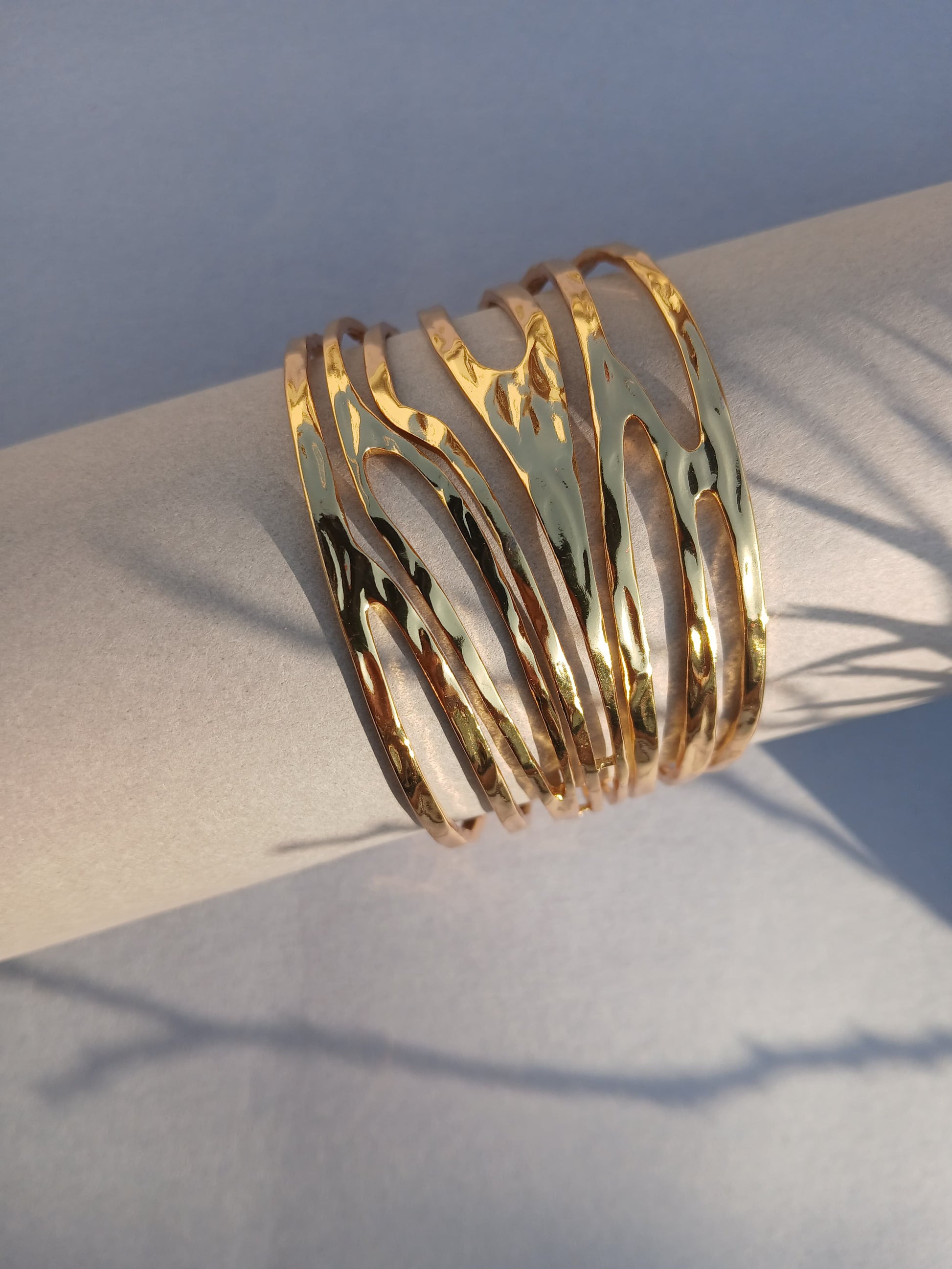 Hallow Out Adjustable Bangle Bracelet (Anti Tarnish)
