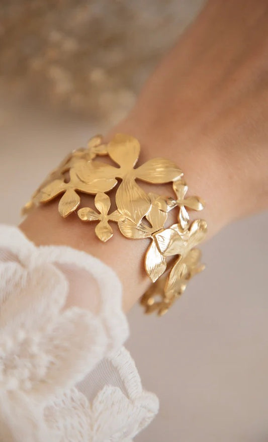 gold-toned floral cuff bracelet (Anti Tarnish)
